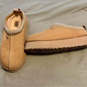 UGG Platforms Women’s 9